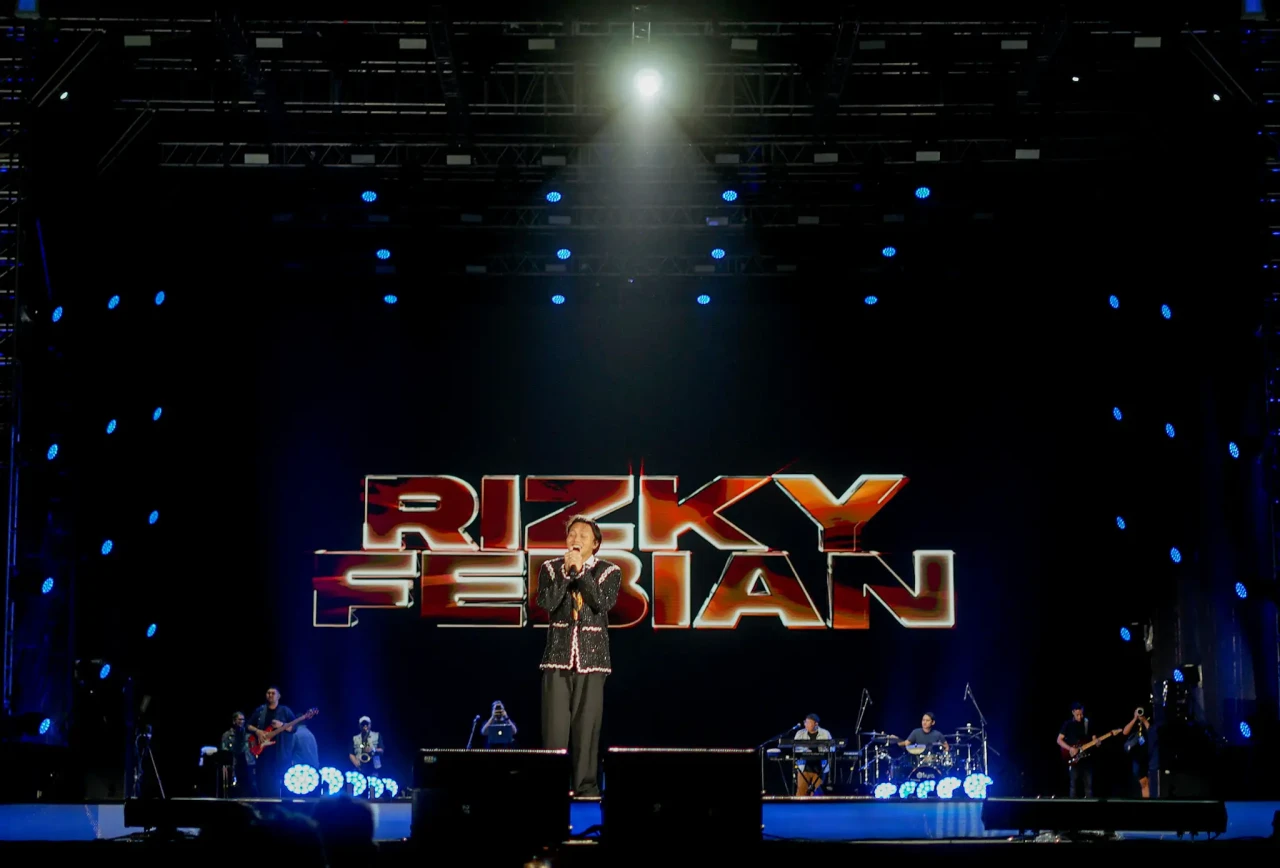 Ricky Febian Bius Penonton...