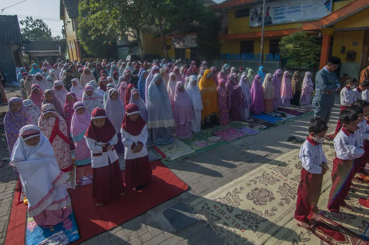 Hujan Tak Kunjung datang,...