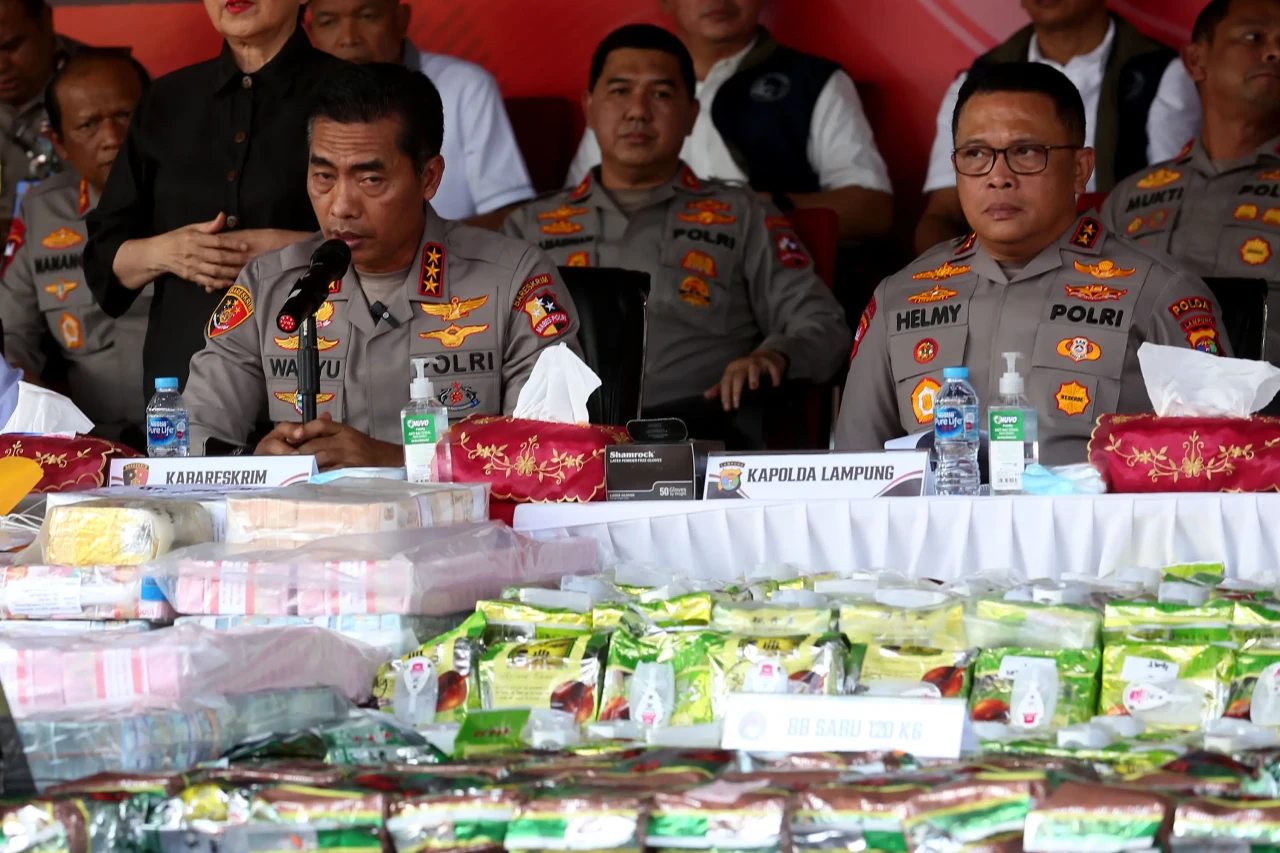 Tangkap 884 Tersangka...