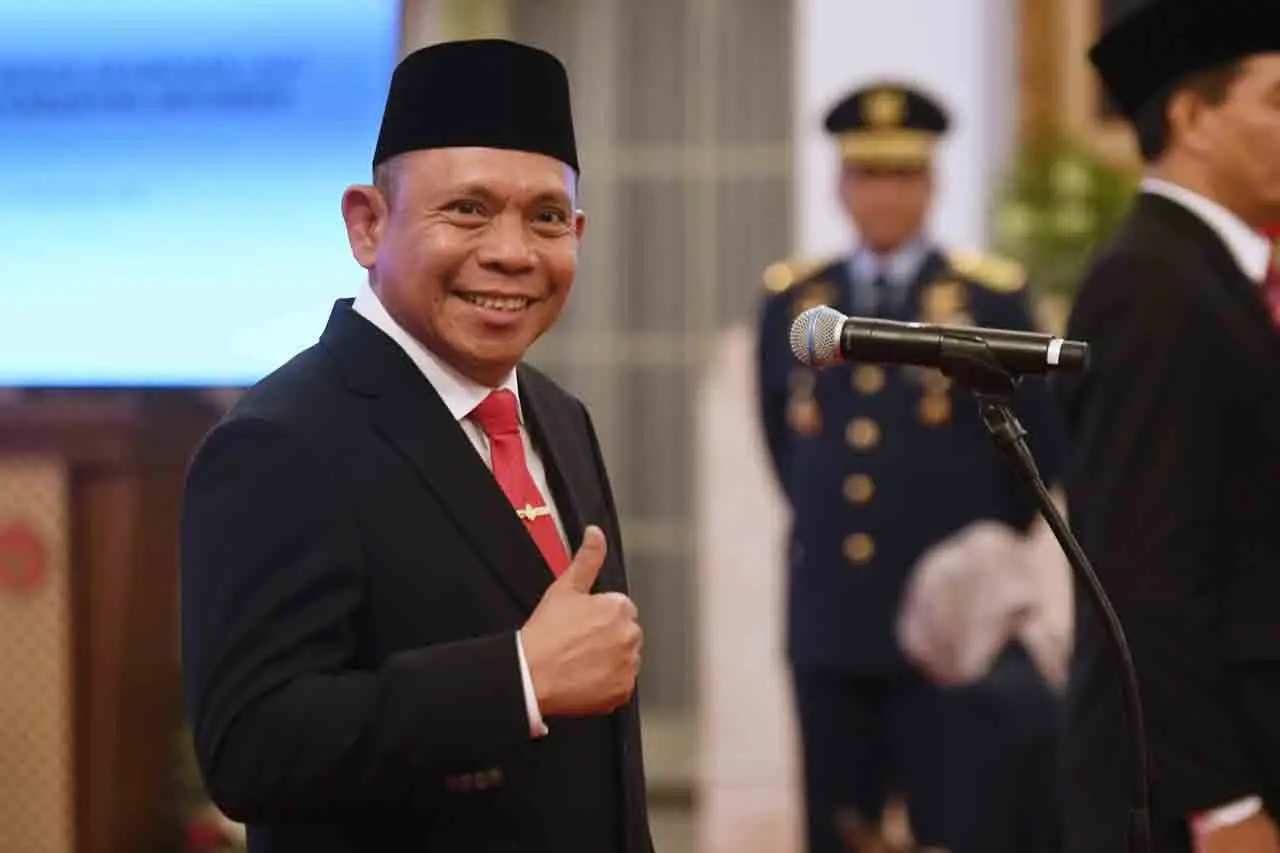 Jokowi Lantik Laksdya...