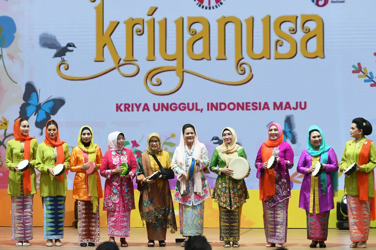 Iriana Jokowi Hadiri...