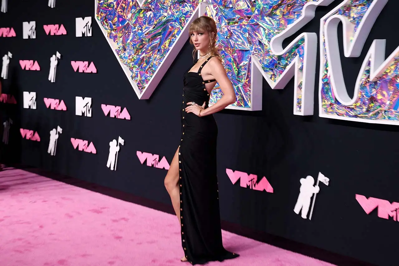Taylor Swift Tak Terbendung...