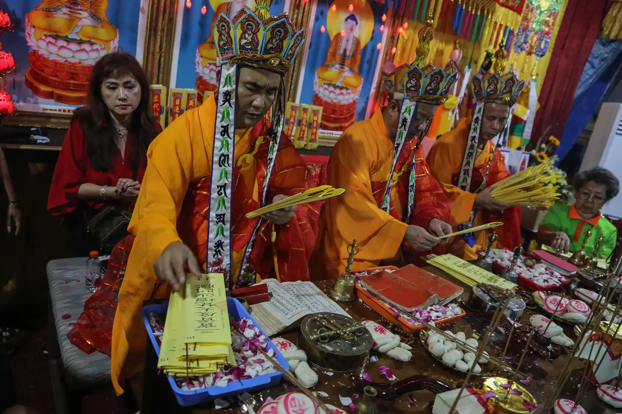 Ritual Ulambana di Klenteng...