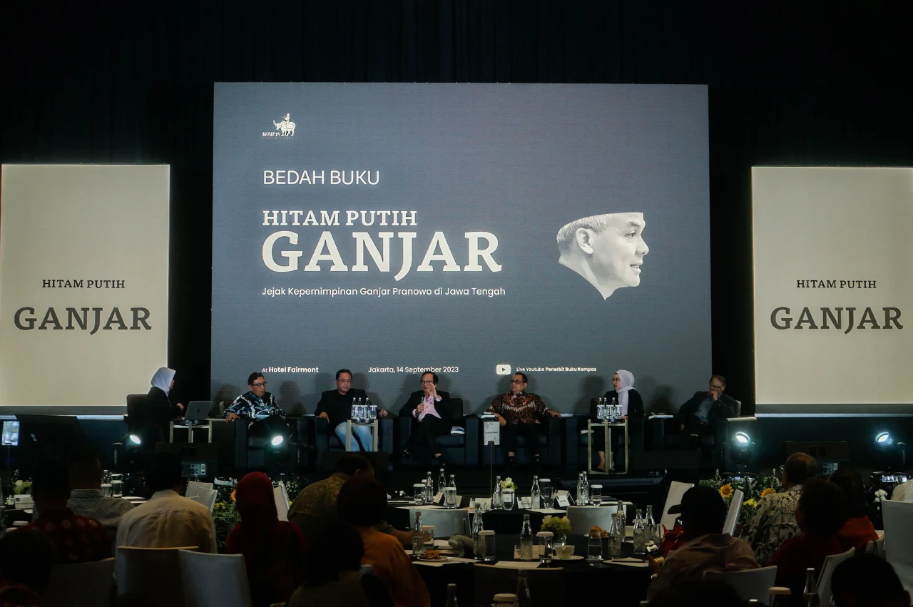 Bedah Buku Hitam Putih...