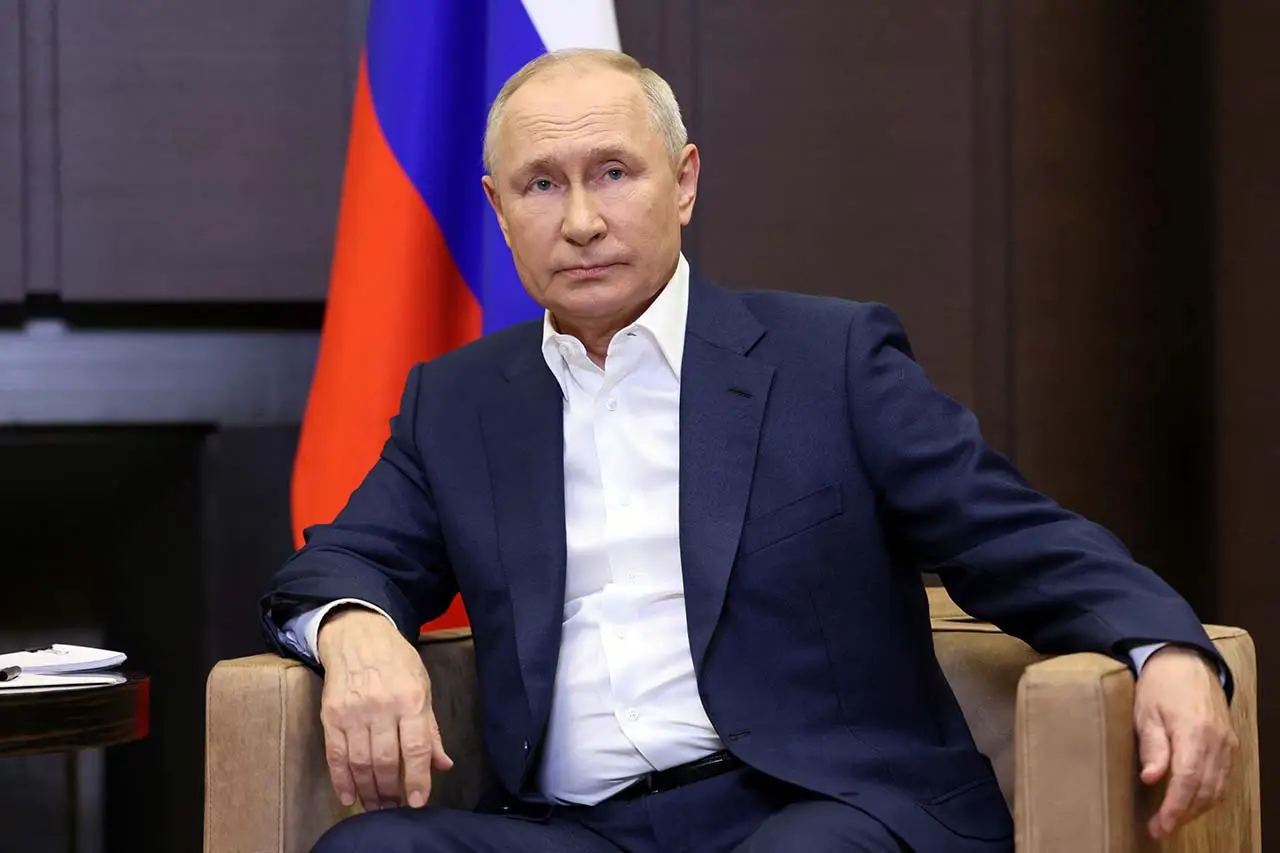 Vladimir Putin Sambut...