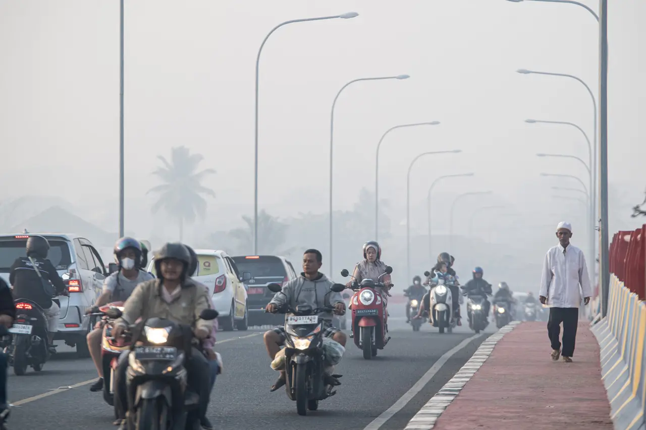 Kabut Asap Pekat Sesaki...
