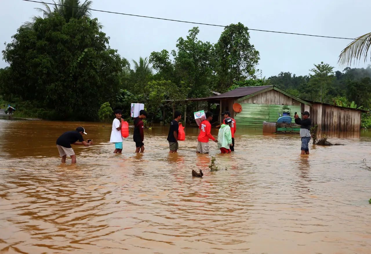 Banjir Setinggi 1,5...