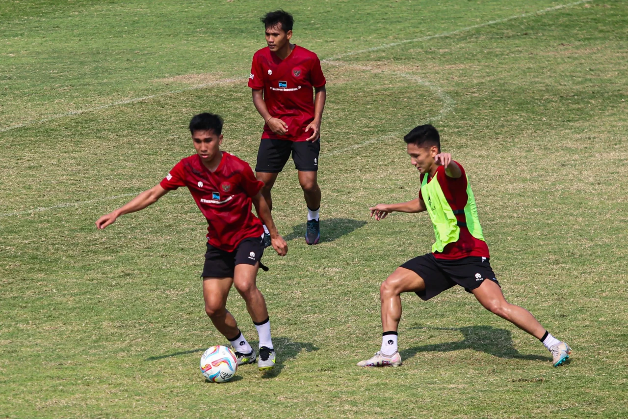 Latihan Timnas Indonesia...