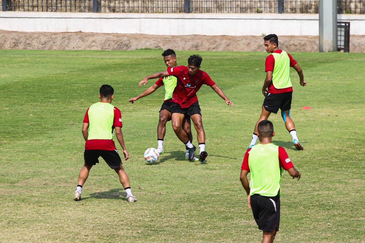 Latihan Timnas Indonesia...