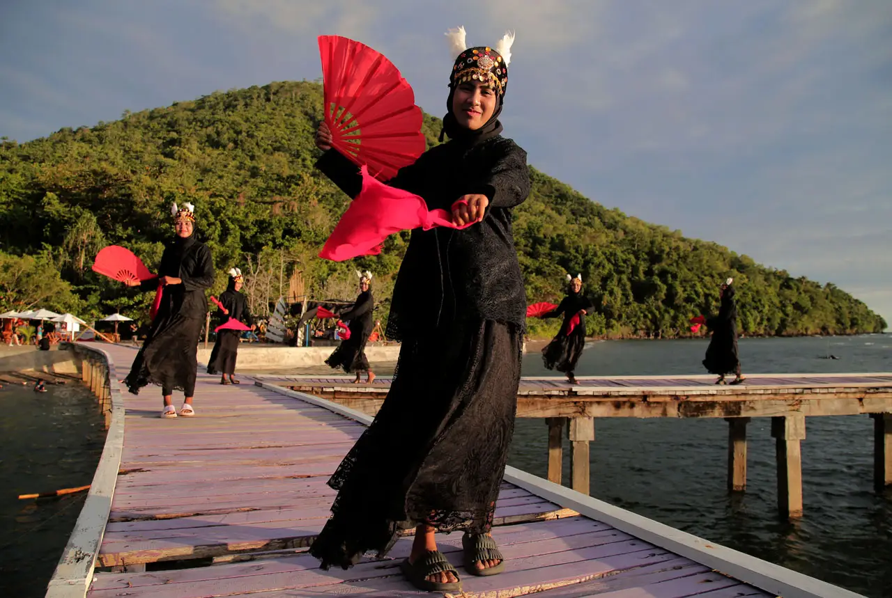 Pulau Maitara Sabet...