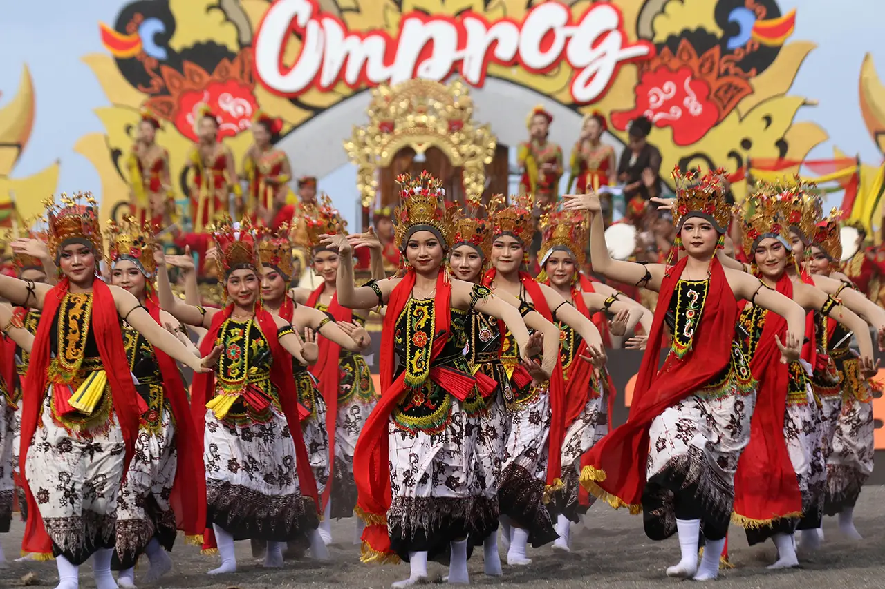 Festival Gandrung Sewu,...