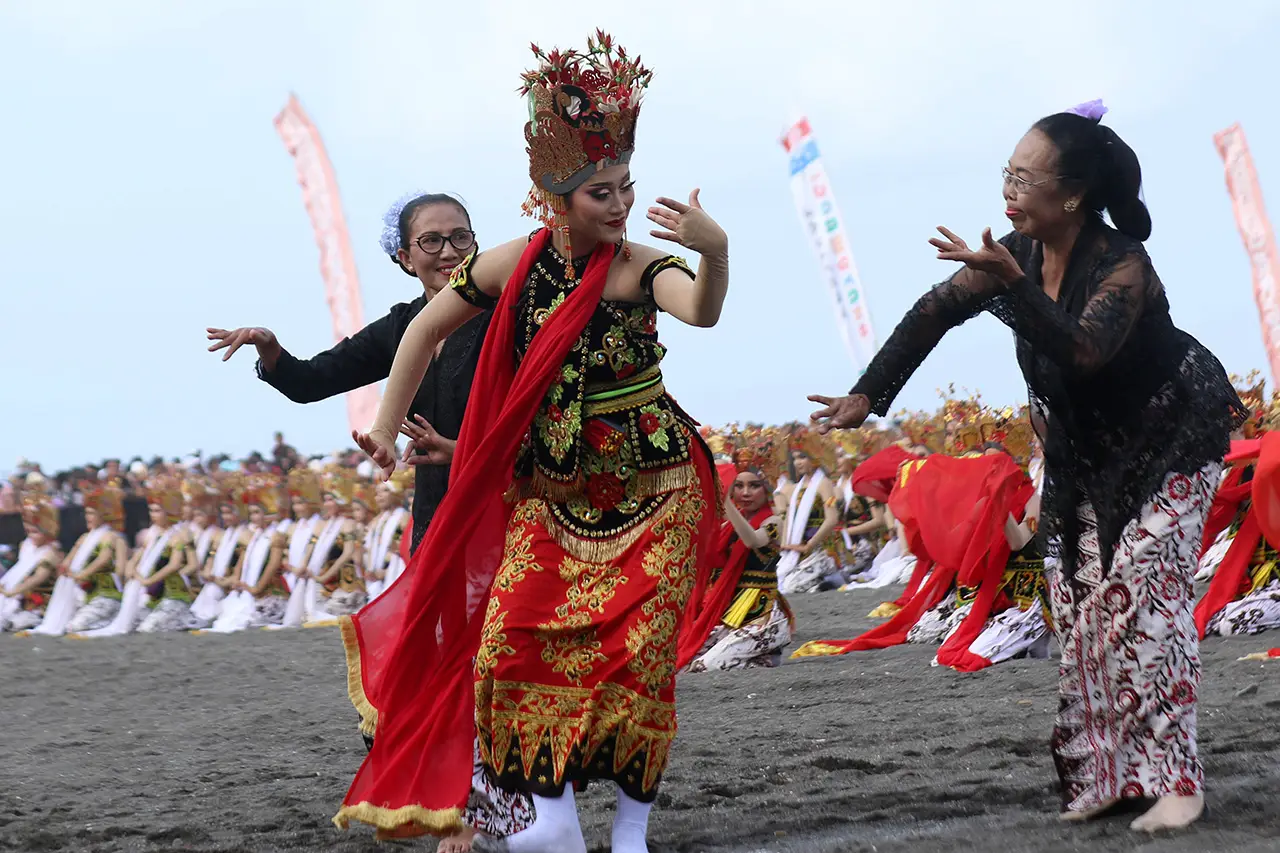 Festival Gandrung Sewu,...