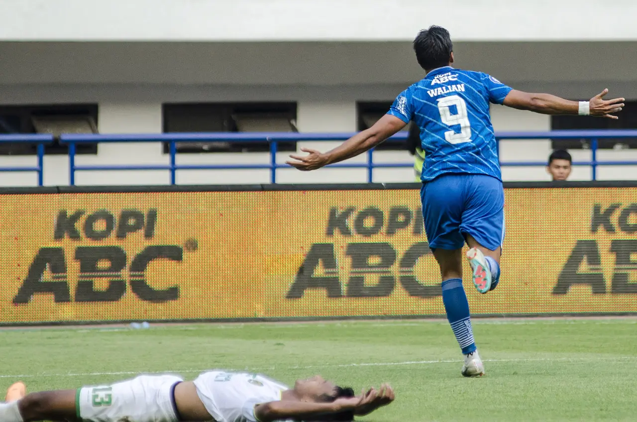 Persib Kalahkan Persikabo...