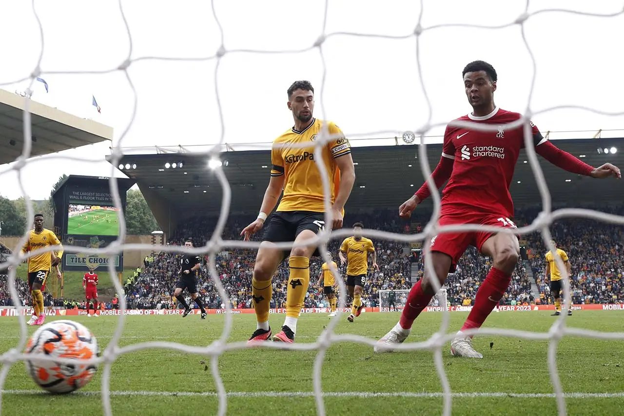 Menang di Kandang Wolves,...
