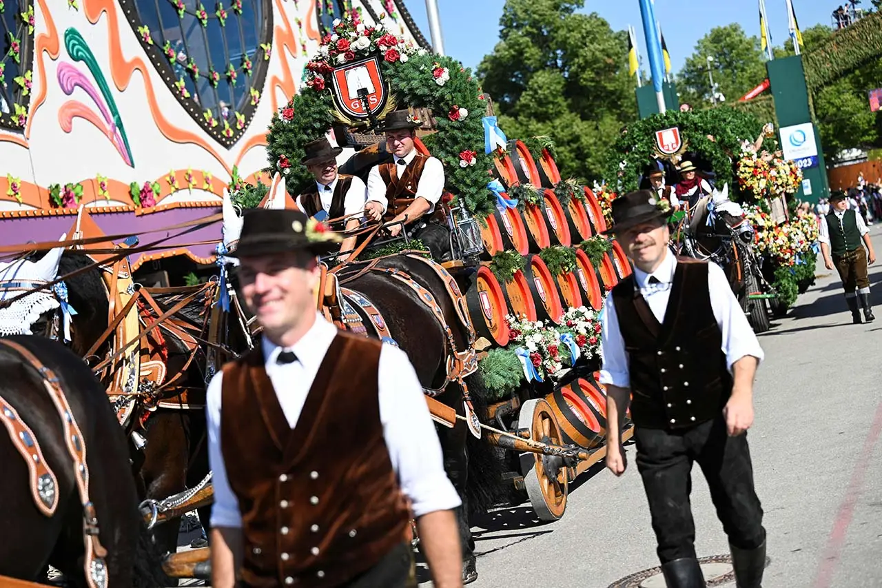 Oktoberfest ke-188 Dimulai,...