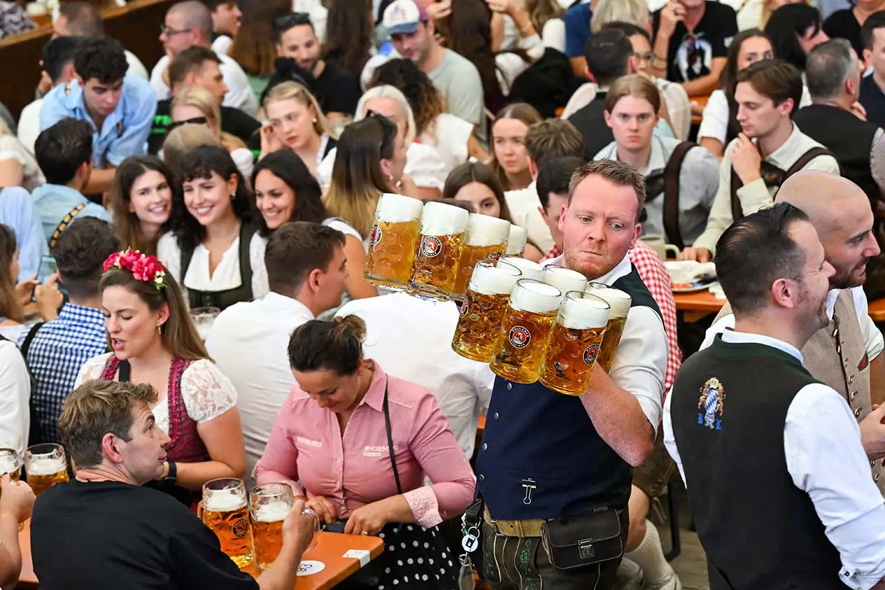 Oktoberfest ke-188 Dimulai,...