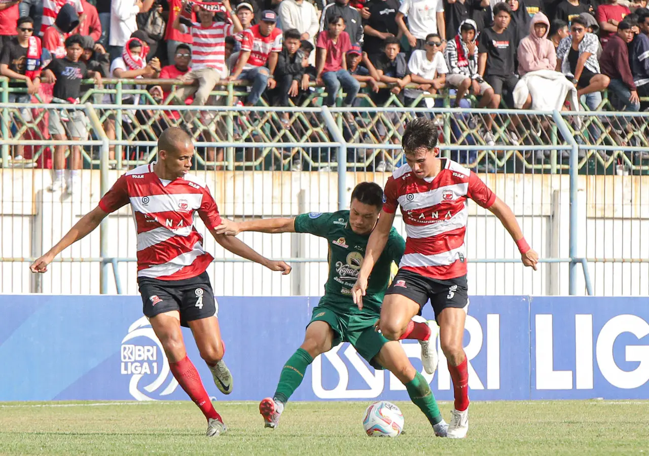 Madura United vs Persebaya:...