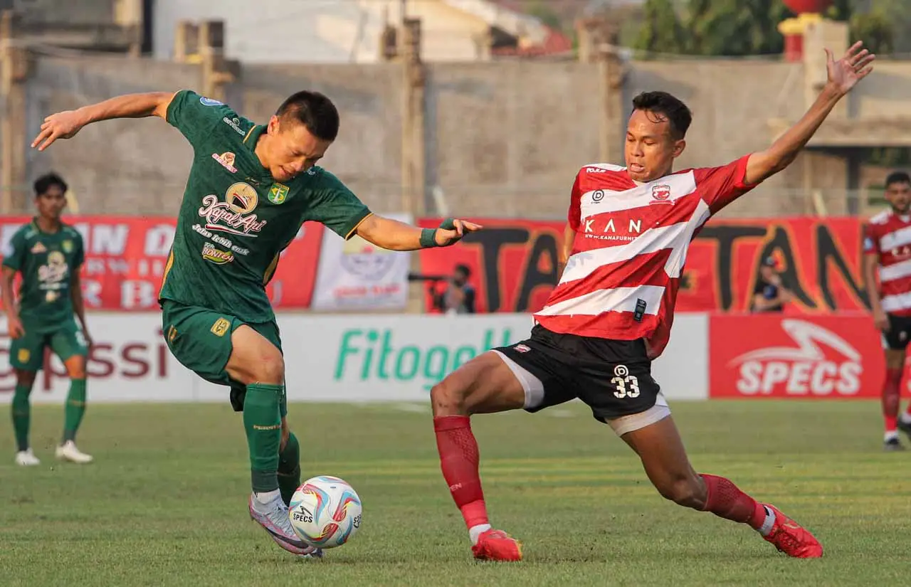 Madura United vs Persebaya:...