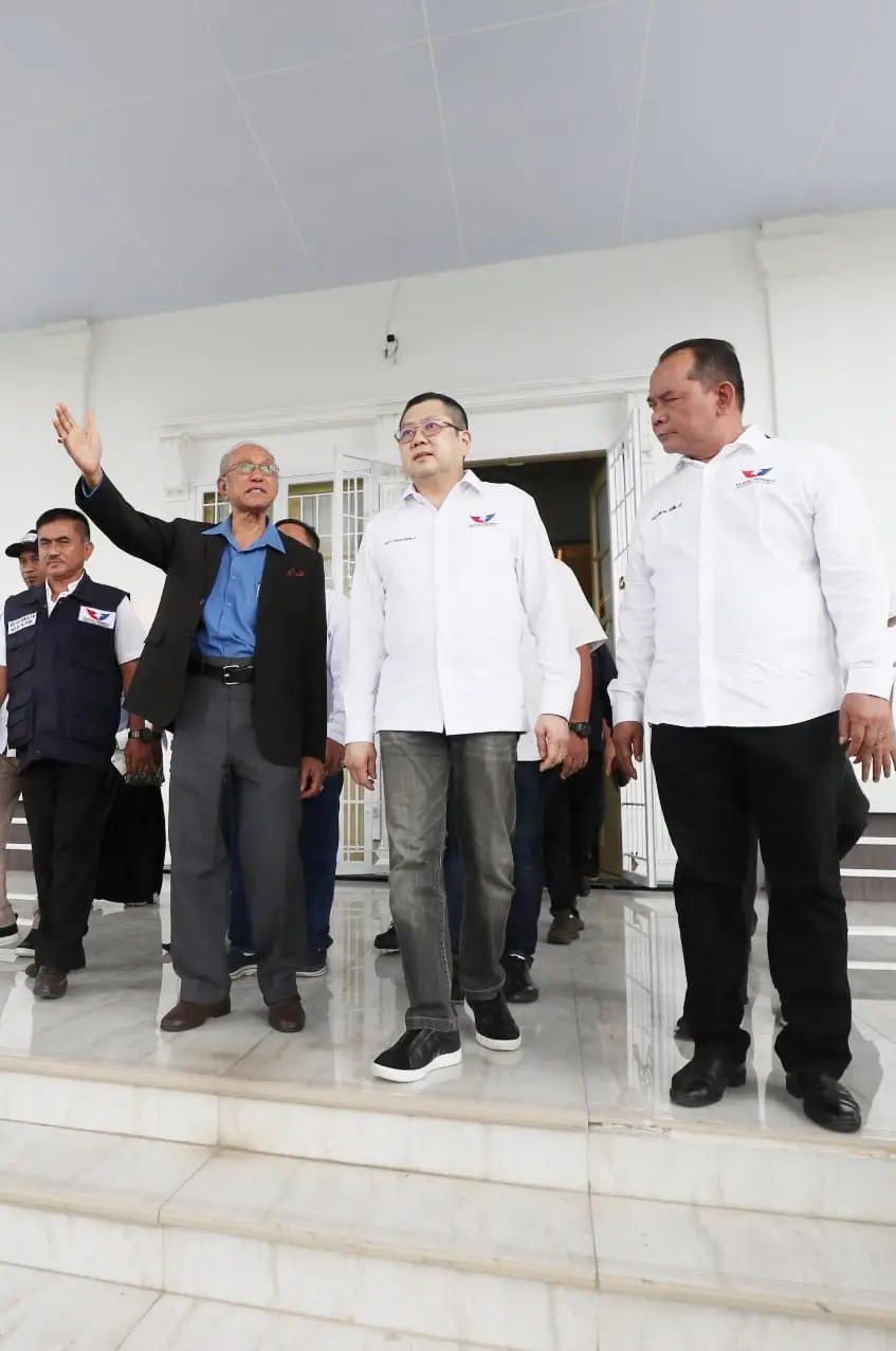 HT Bersilaturahmi ke...