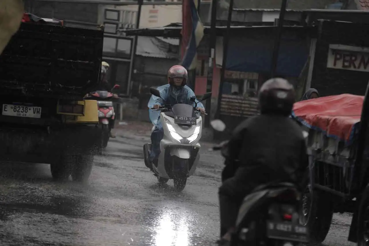 Hujan Deras Guyur Depok!