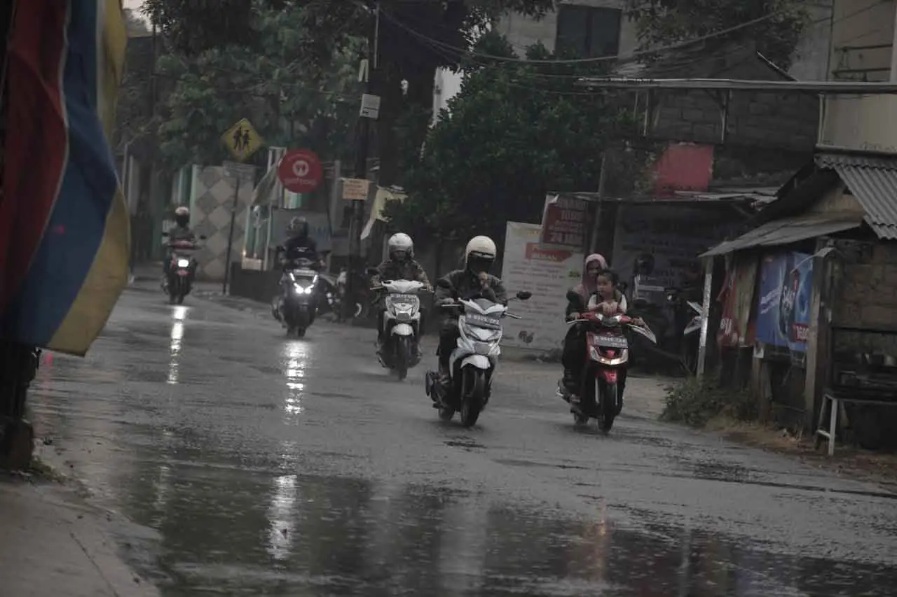 Hujan Deras Guyur Depok!