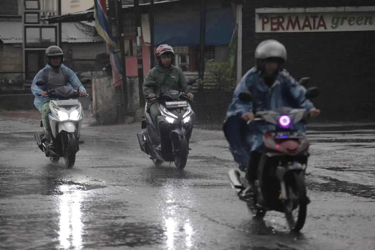 Hujan Deras Guyur Depok!