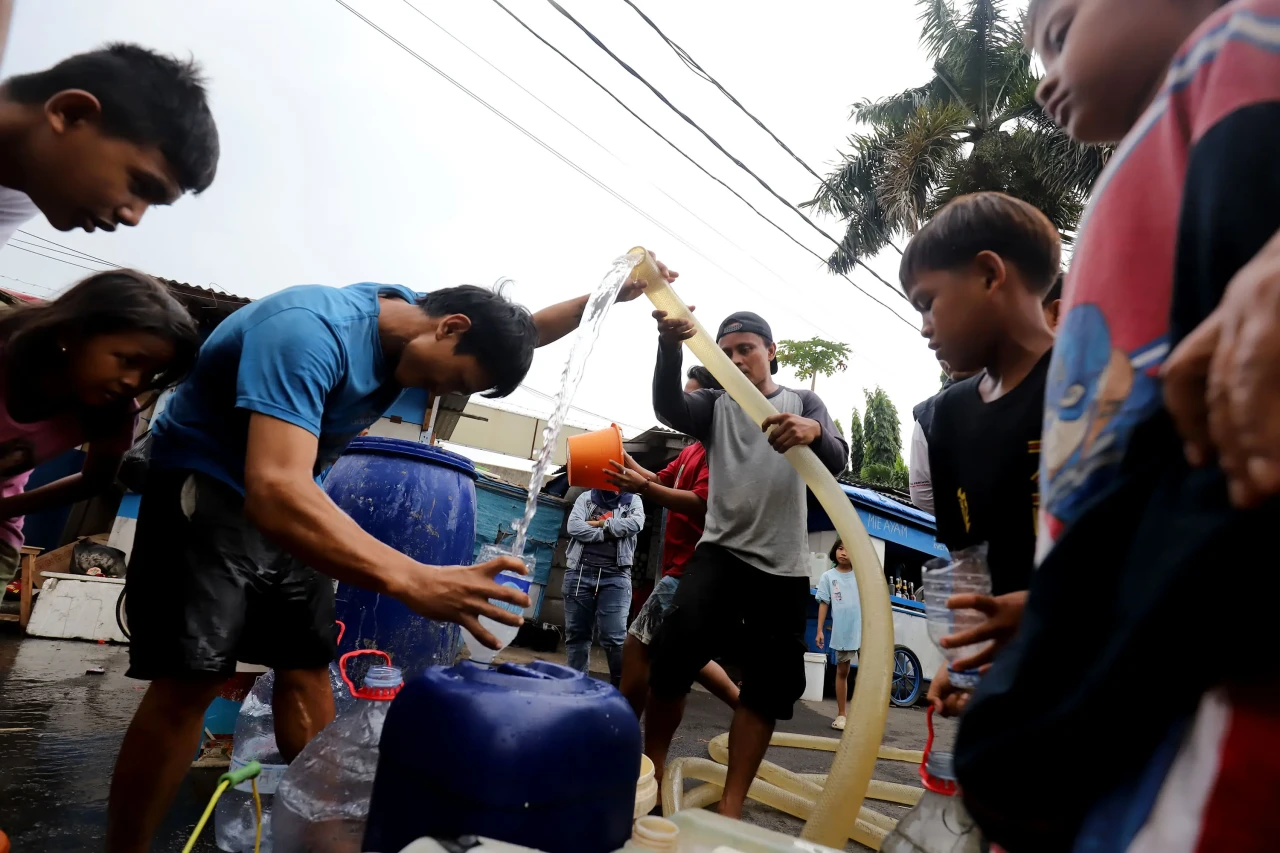 Bantuan Air Bersih untuk...