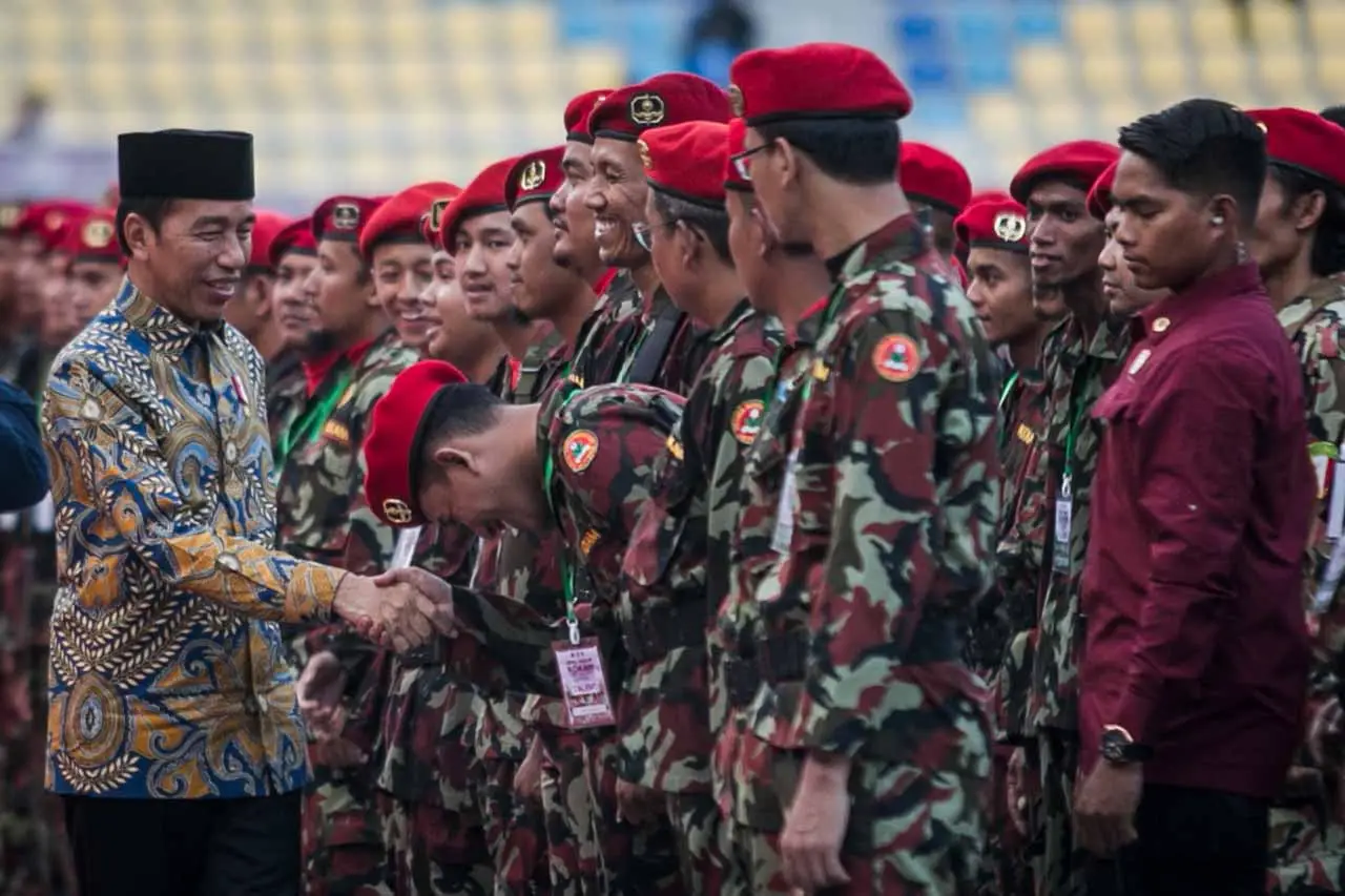 Jokowi Hadiri Apel Akbar...
