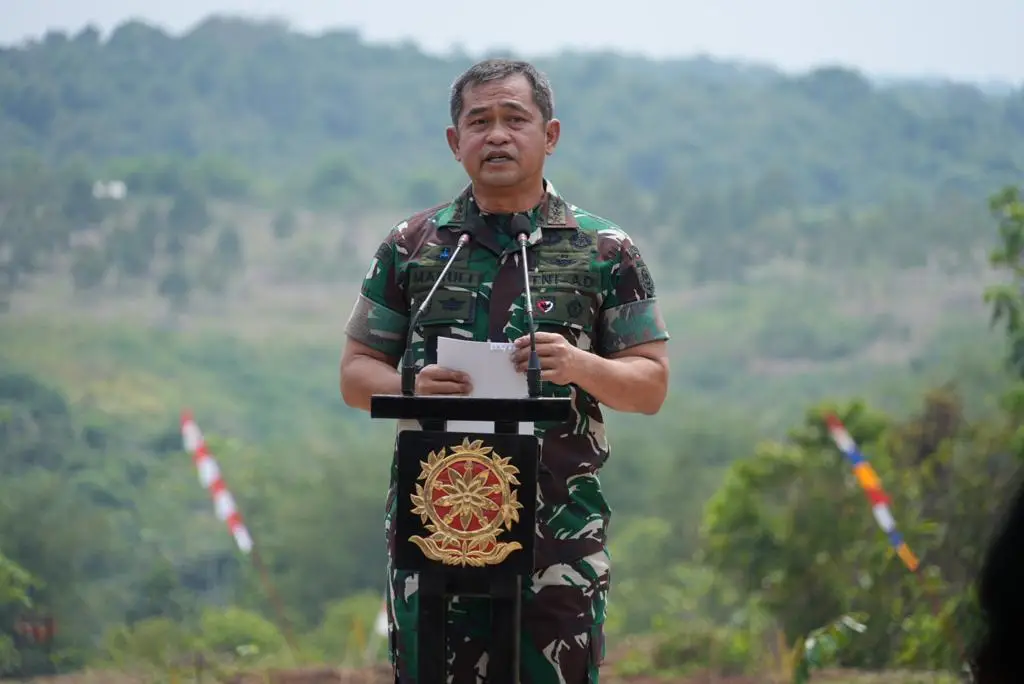 Pangkostrad Resmikan...
