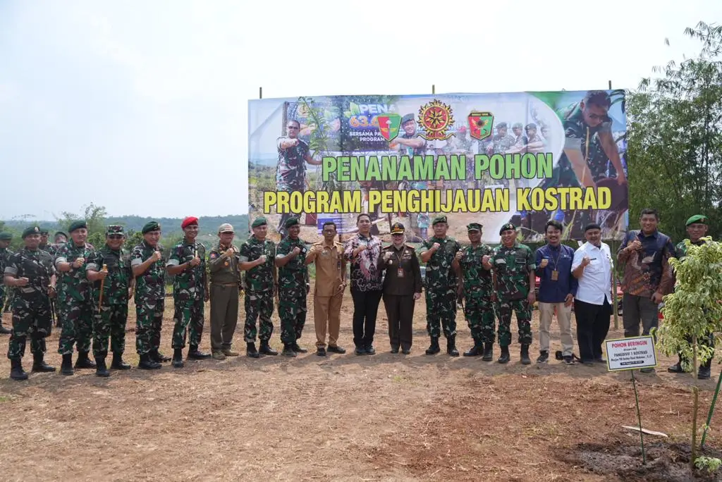 Pangkostrad Resmikan...