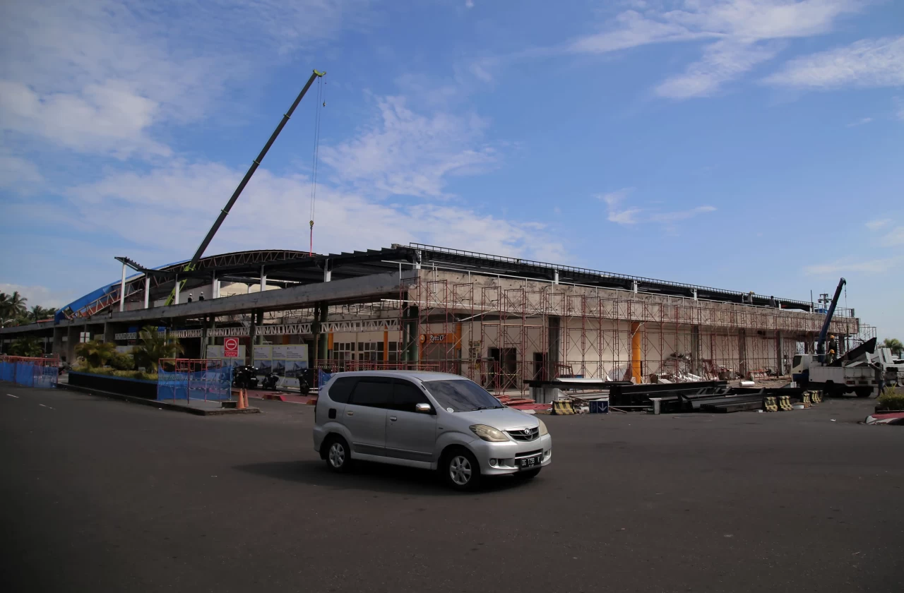 Renovasi Bandara Sultan...