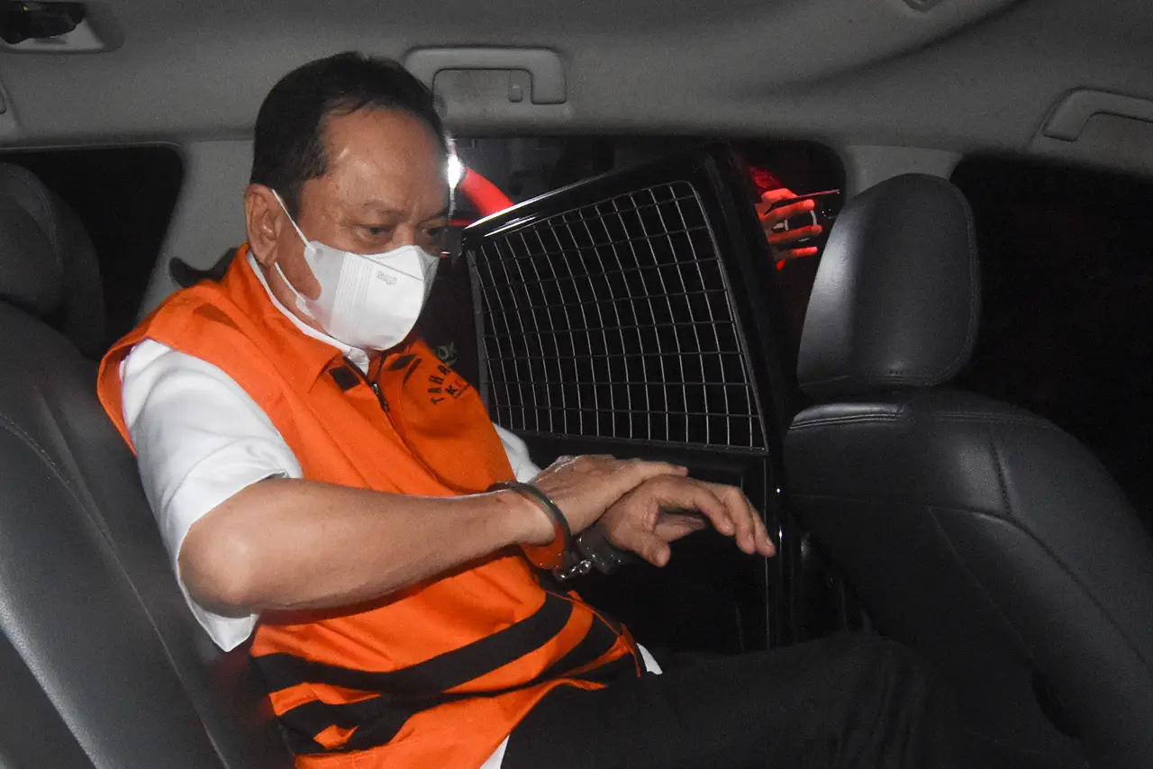 KPK Tahan Sarimuda Terkait...