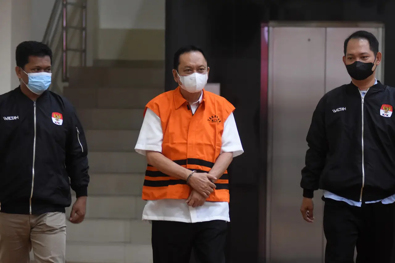 KPK Tahan Sarimuda Terkait...
