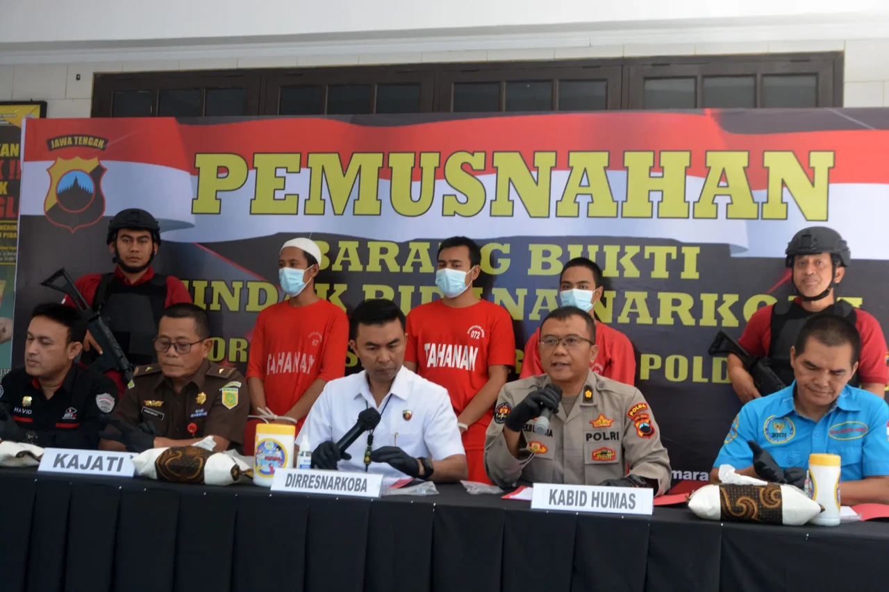Polda Jateng Musnahkan...