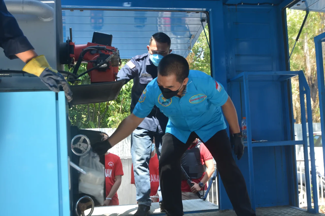 Polda Jateng Musnahkan...