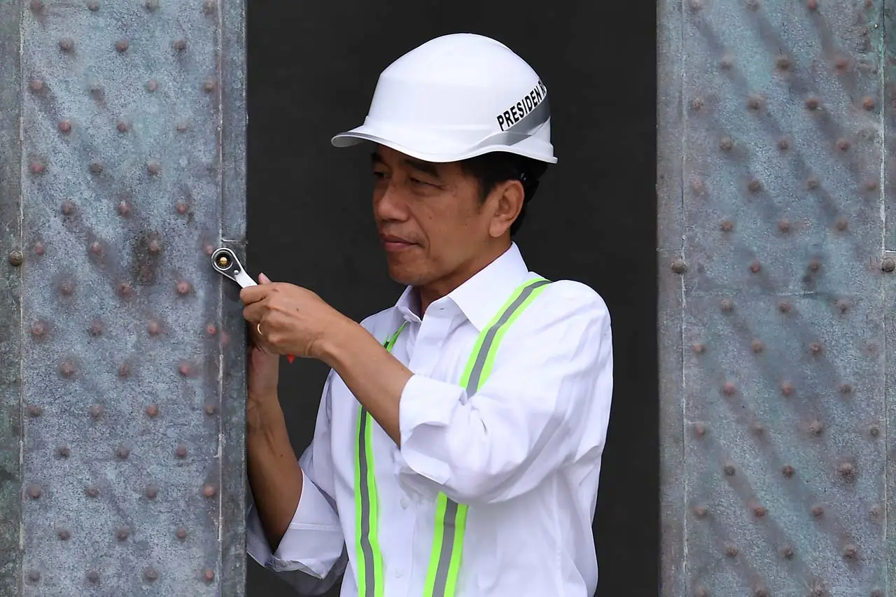 Momen Jokowi Pasang...