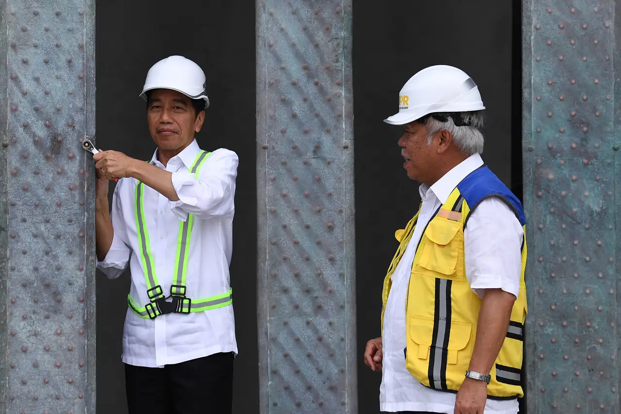 Momen Jokowi Pasang...