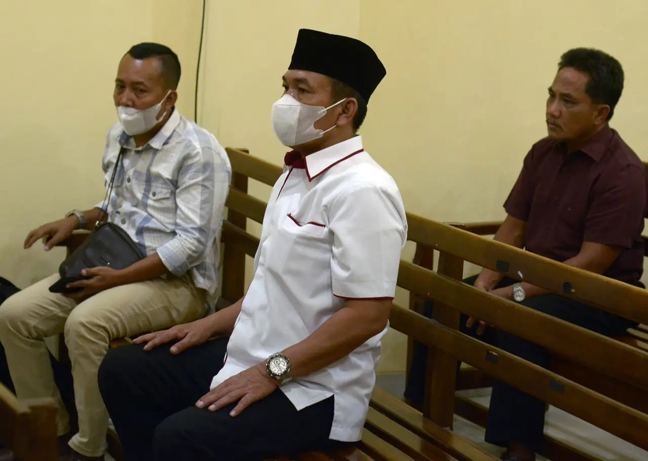 Terbukti Korupsi, Kepala...
