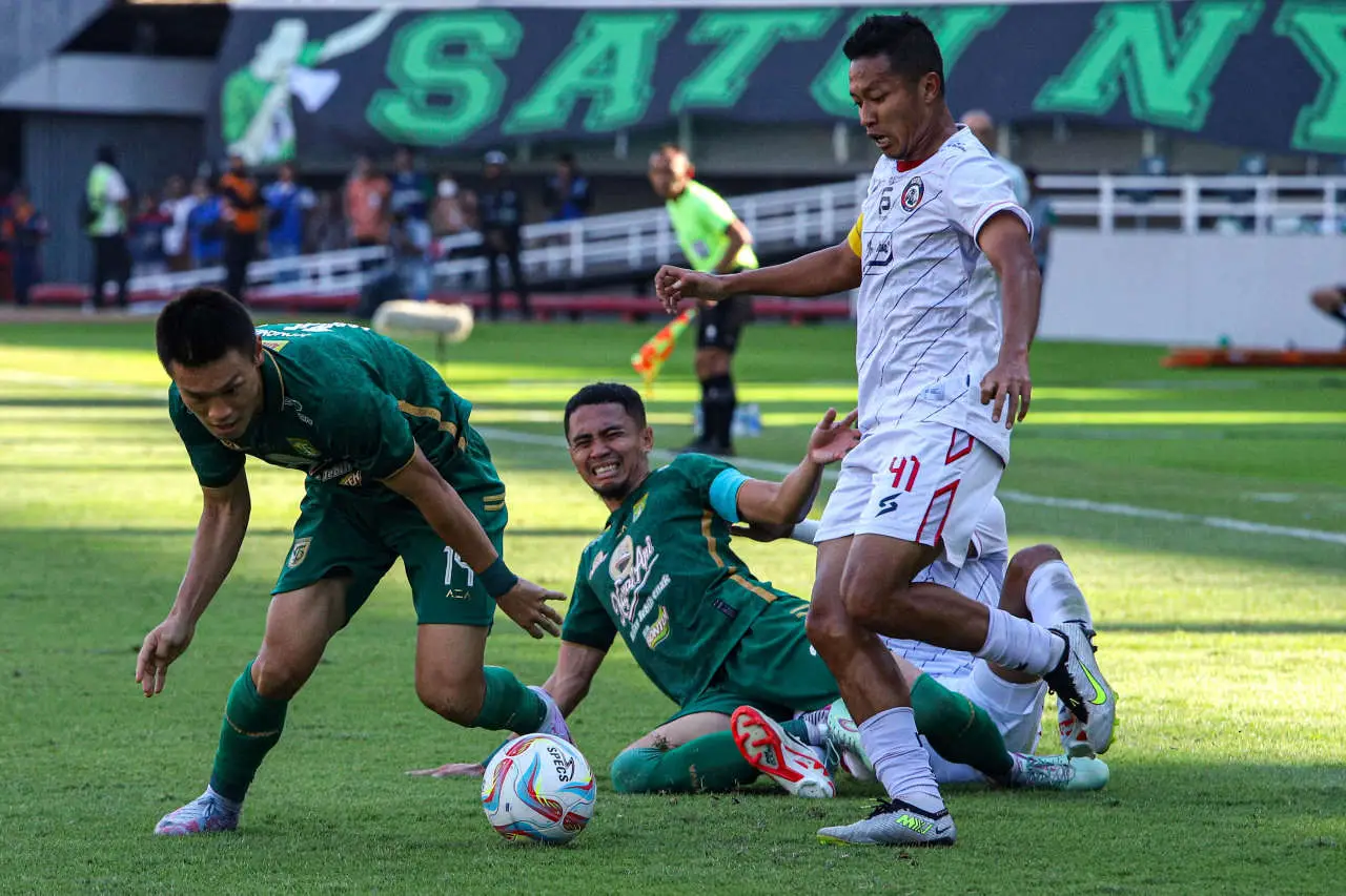 Persebaya Surabaya Kalahkan...