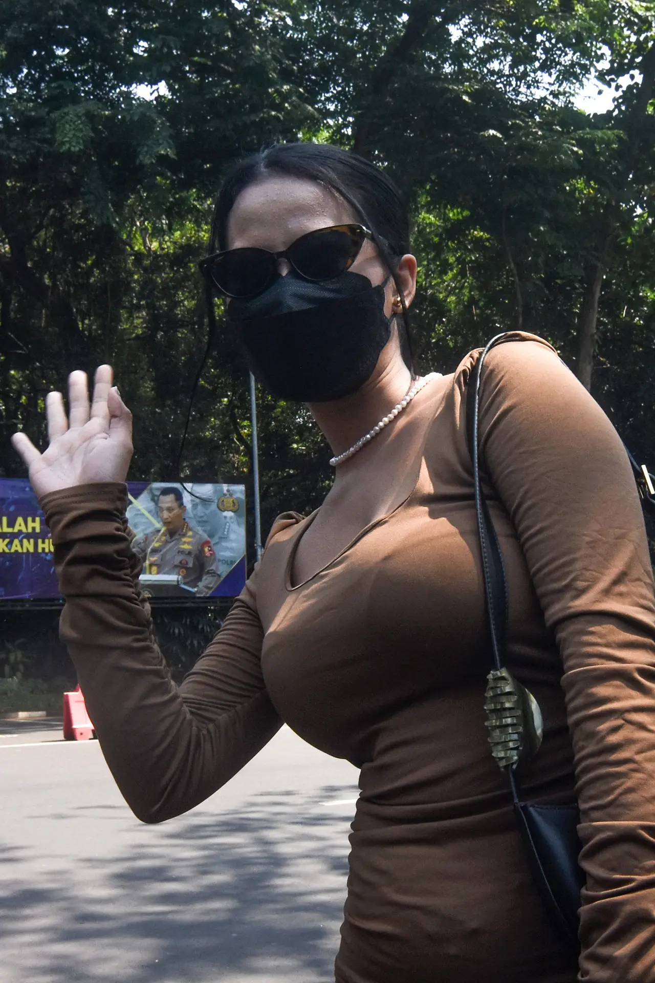 Bikin Gerah, Begini...