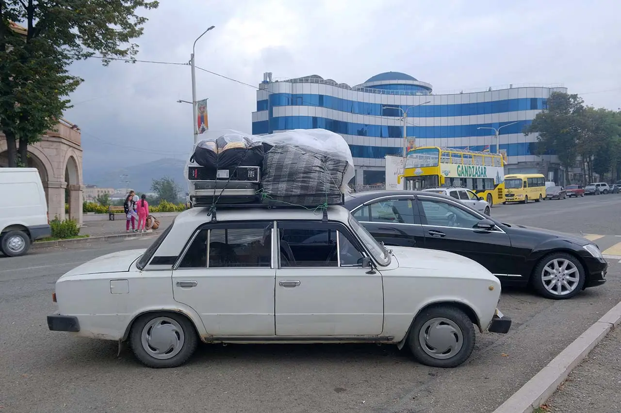 Hindari Pembantaian...