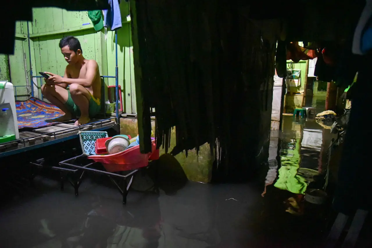 Banjir Genangi Kota...