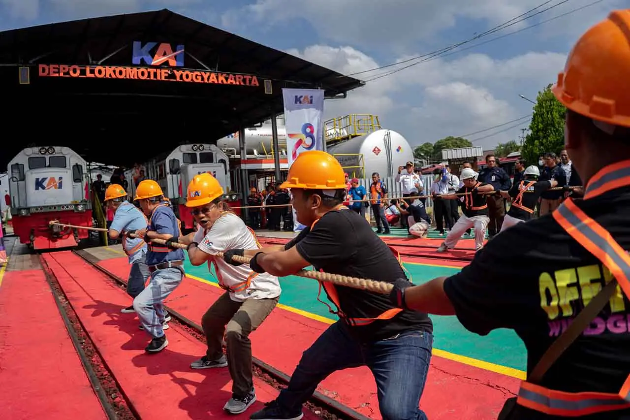 Keseruan Lomba Tarik...