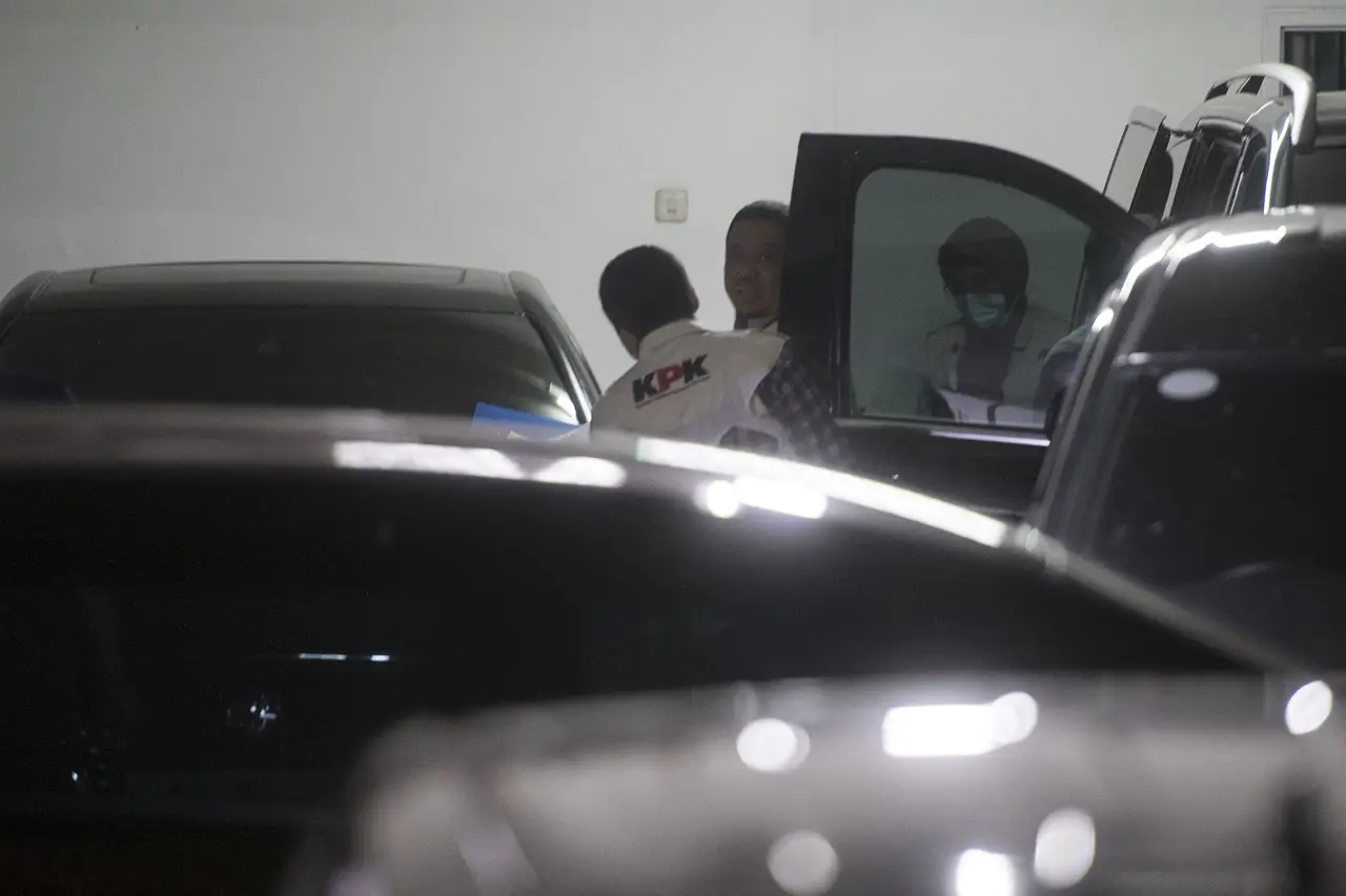 KPK Geledah Rumdin Menteri...