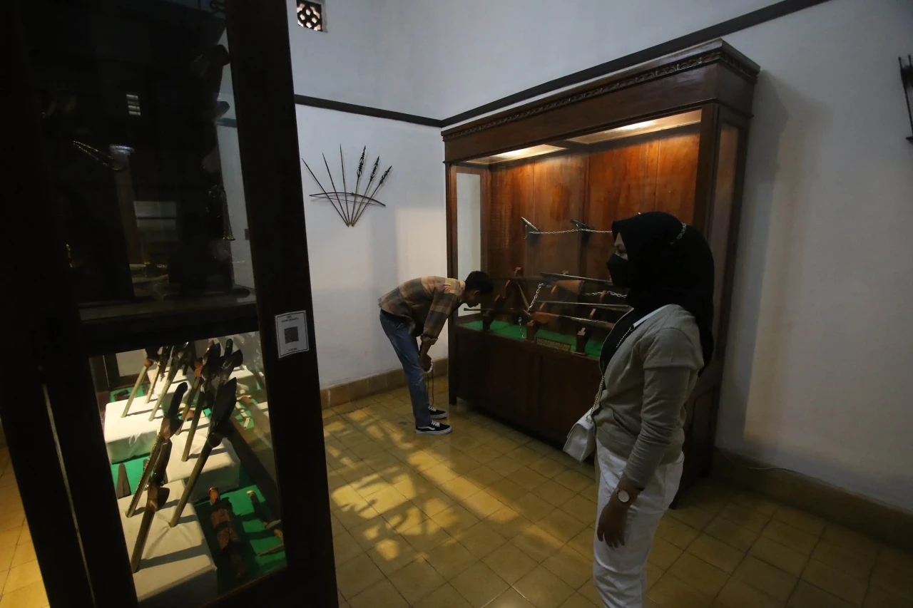 Mengunjungi Museum Jenderal...