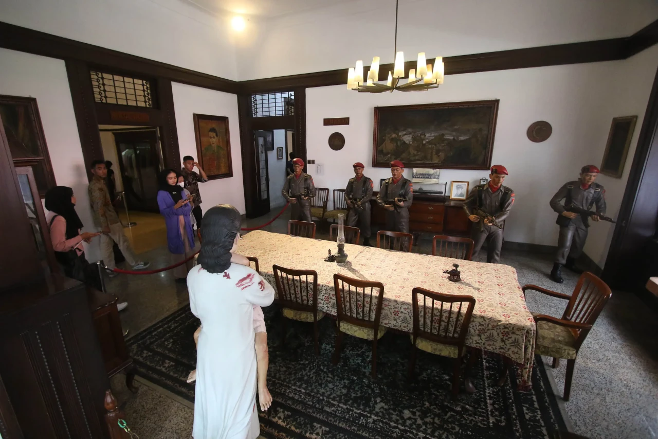 Mengunjungi Museum Jenderal...