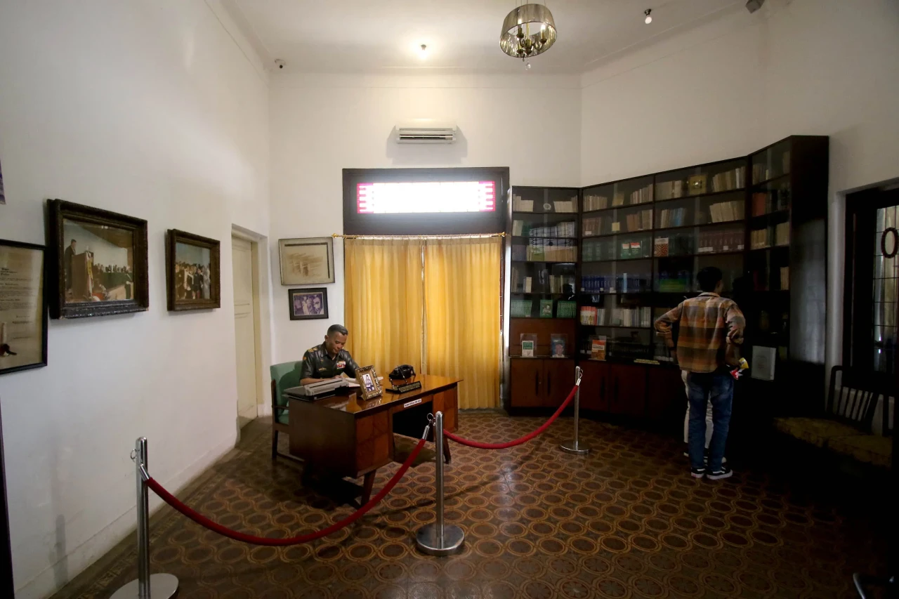 Mengunjungi Museum Jenderal...
