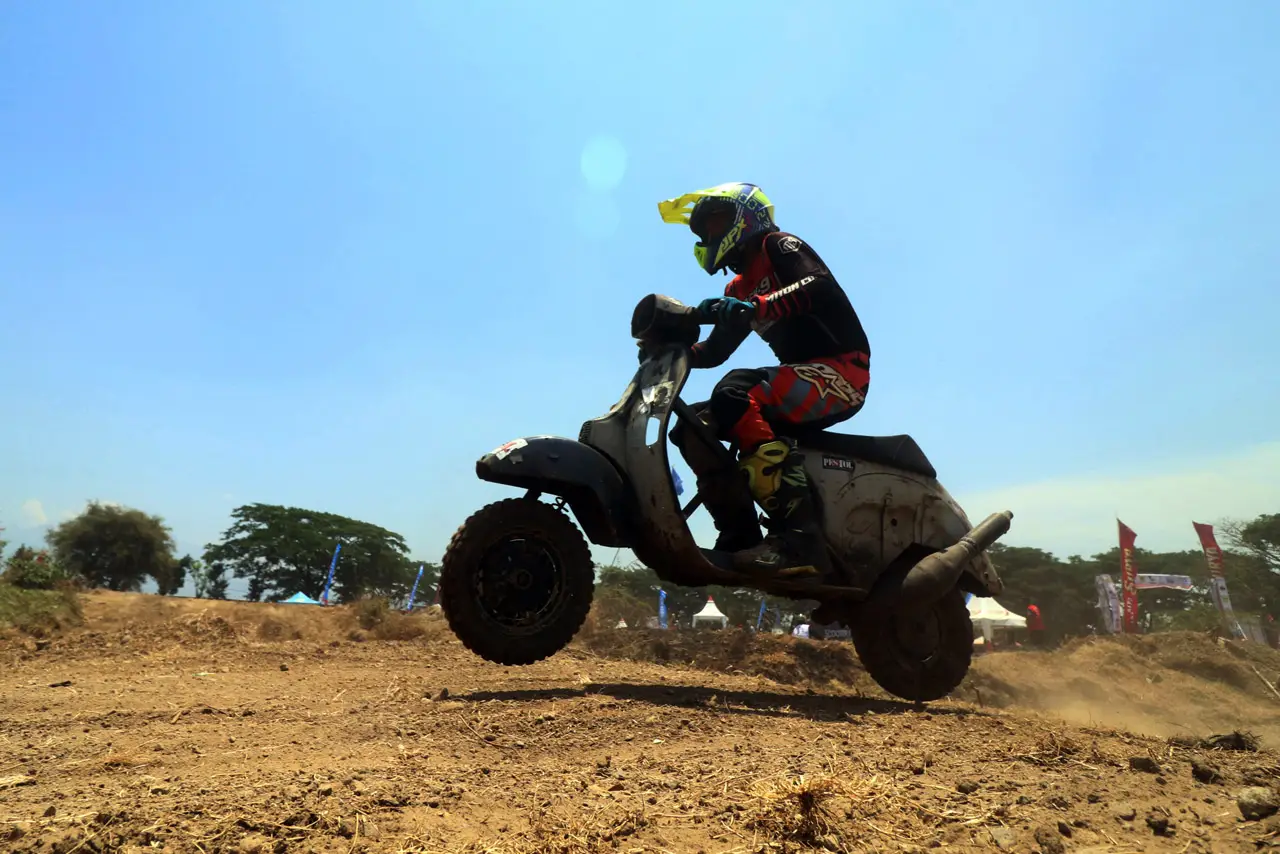 Aksi Seru Scooter Fun...