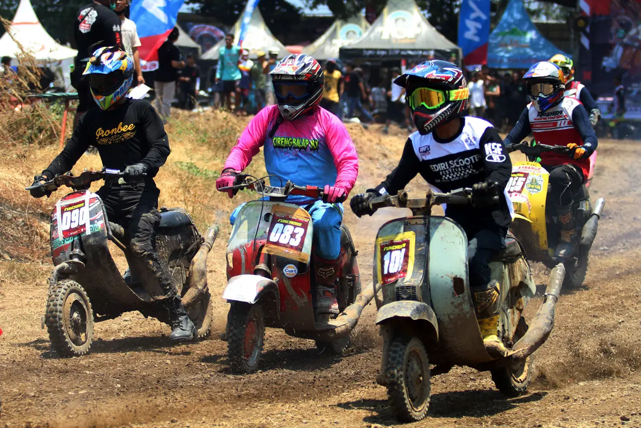 Aksi Seru Scooter Fun...