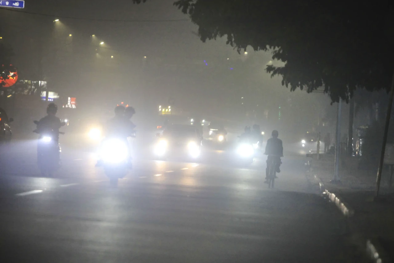Potret Serbuan Kabut...